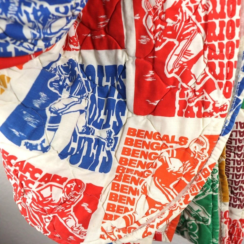 1970s–early 1980s Vintage NFL Quilt Football Teams Blanket Oilers Redskins AFC‎